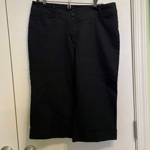 Worthington women’s dress bremuda/ capri. Great condition.